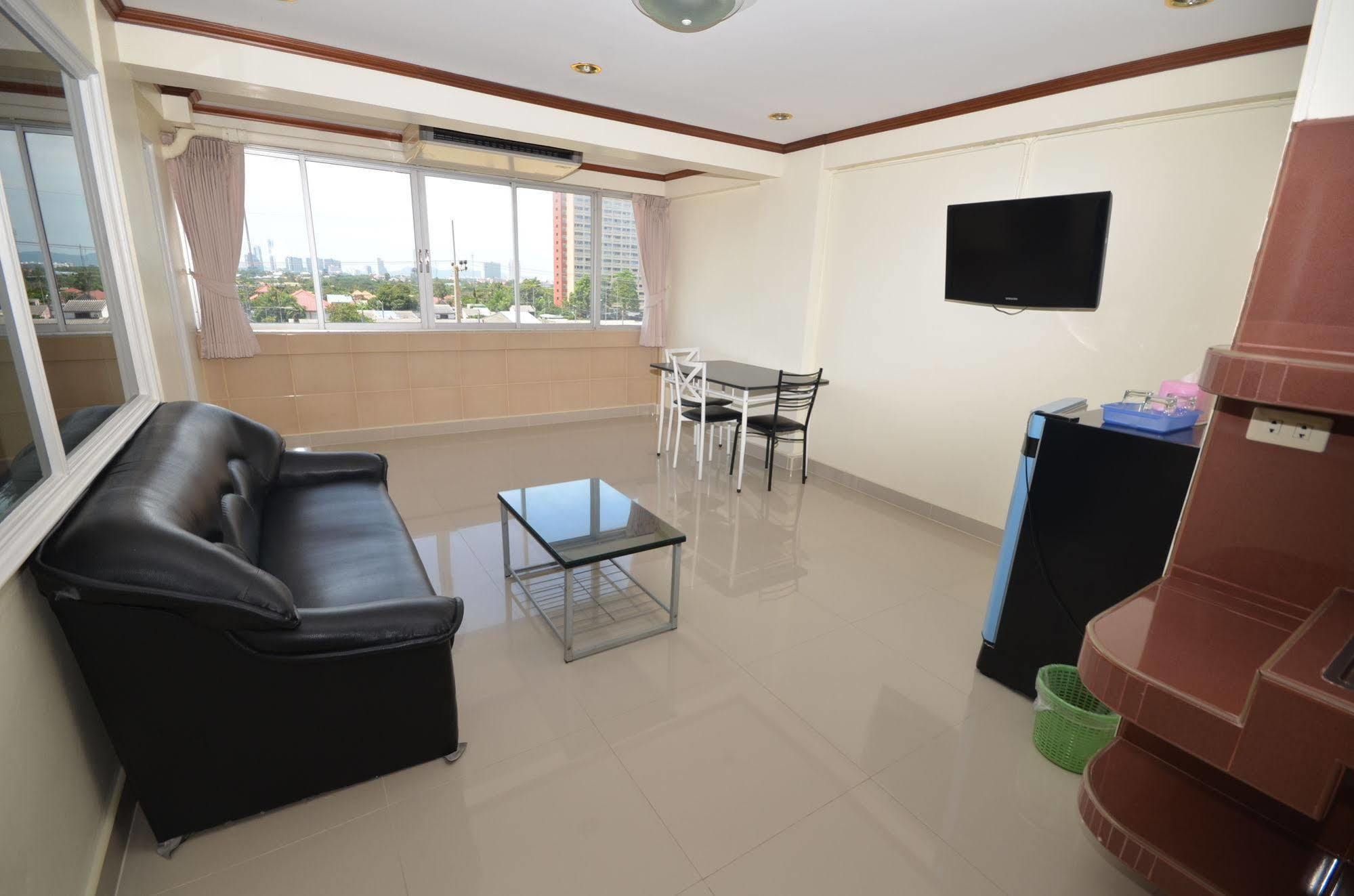 Cozy Loft Hostel Pattaya Exterior foto